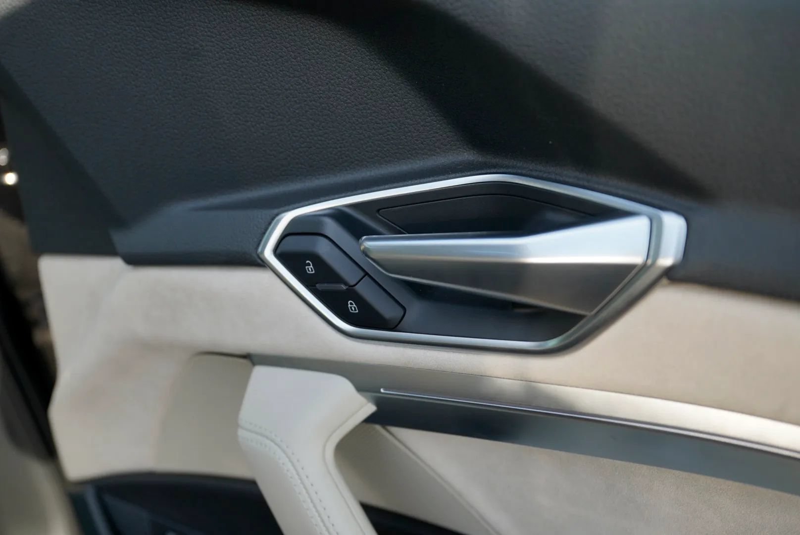 Used 2019 Audi e-tron Prestige AWD/4WD image 40