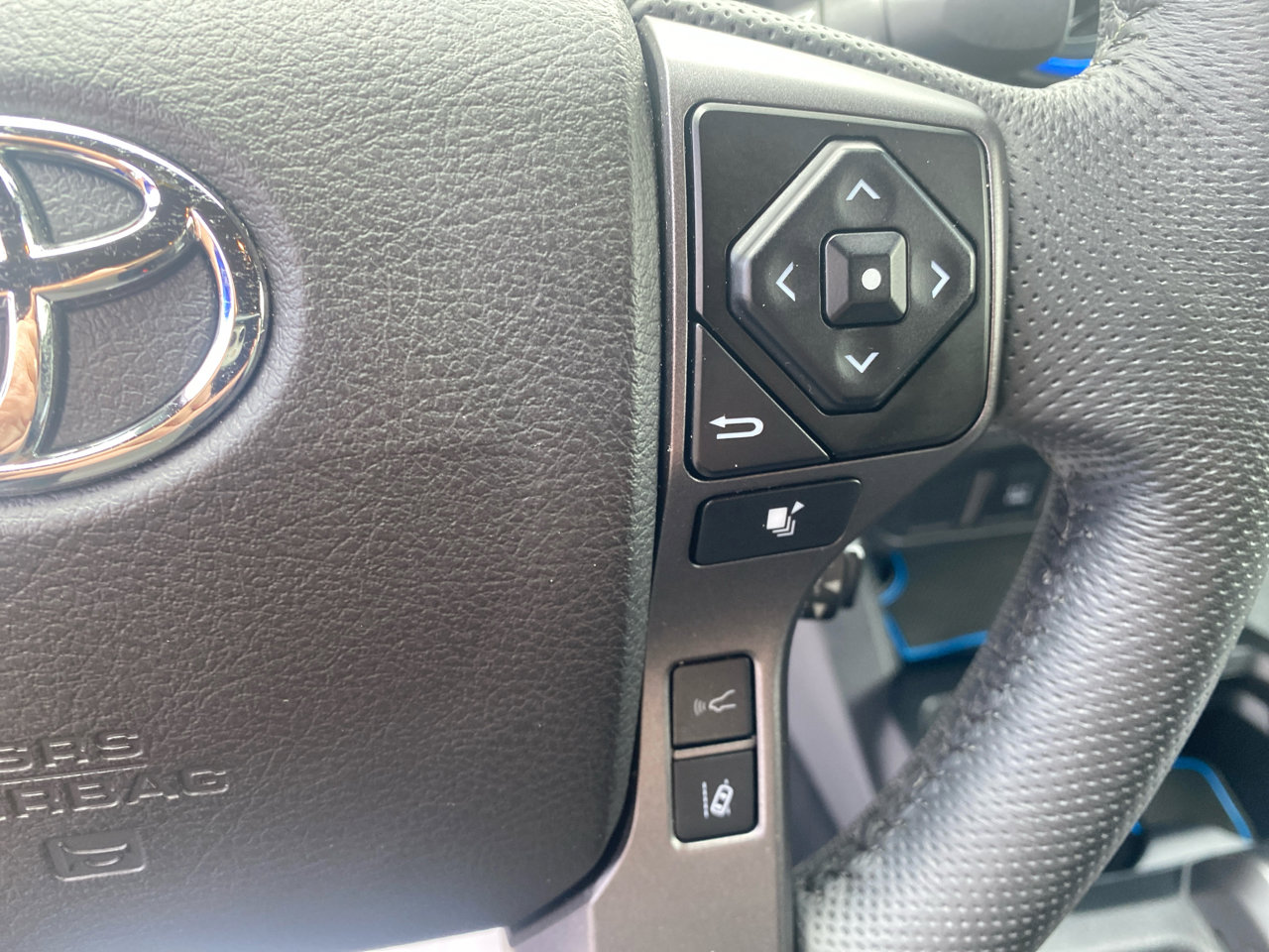 Used 2022 Toyota Tacoma TRD Off-Road image 18