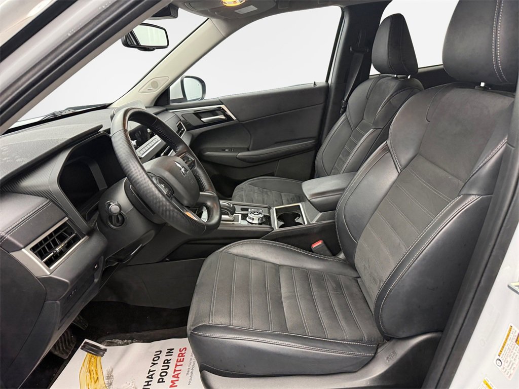 Used 2024 Mitsubishi Outlander SE image 12