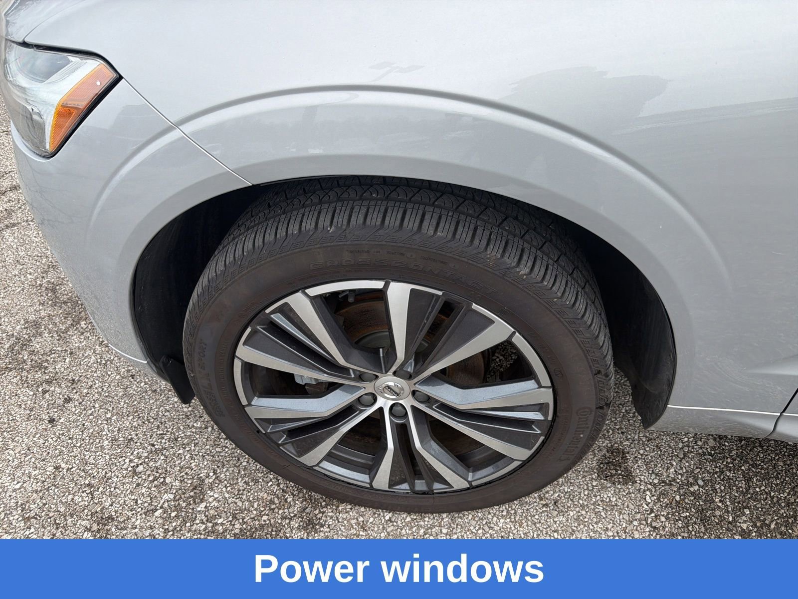 Used 2022 Volvo XC60 B5 Momentum w/ Protection Package Premier image 27