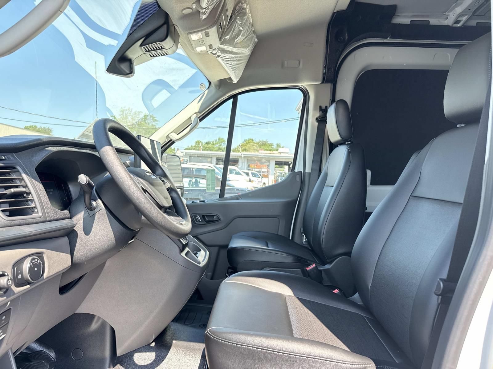 New 2026 Ford Transit 250 148 Medium Roof w/ Load Area Protection Package RWD image 10
