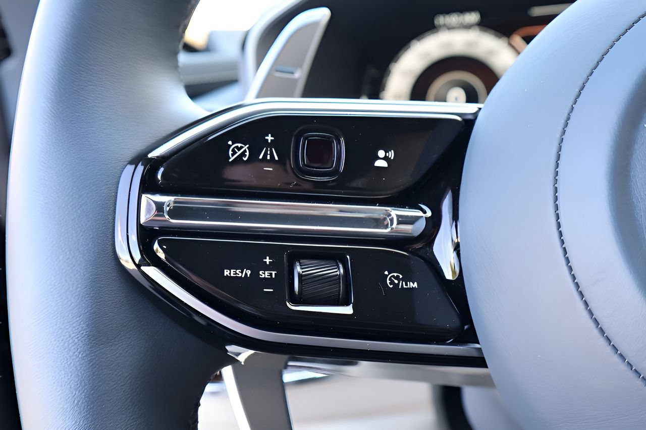 Used 2025 Aston Martin DBX 707 AWD/4WD image 26