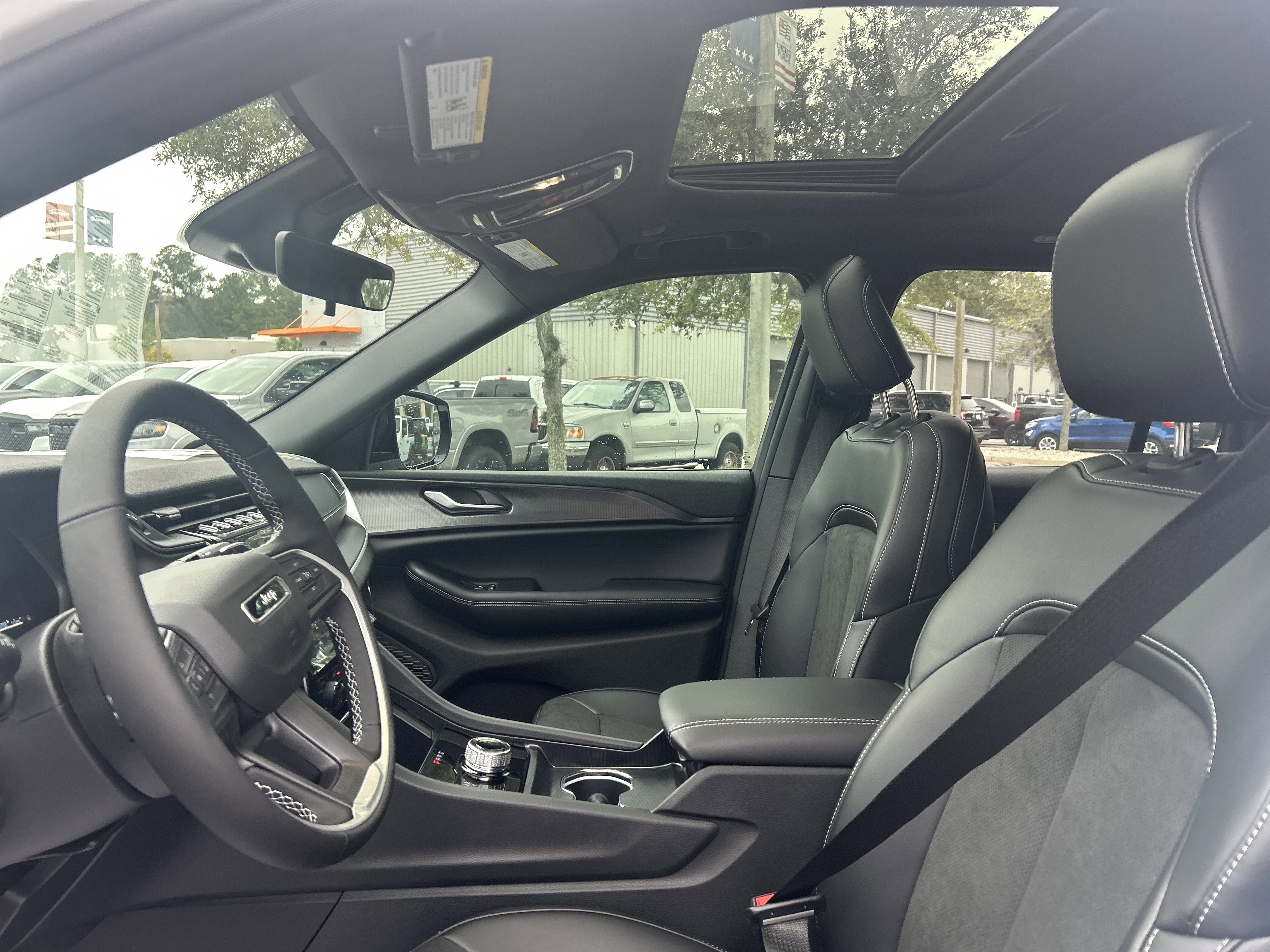 New 2025 Jeep Grand Cherokee Altitude image 14