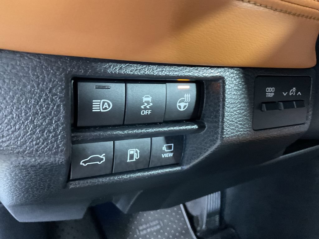 Used 2021 Toyota Avalon Limited w/ Advanced Safety Package FWD image 18