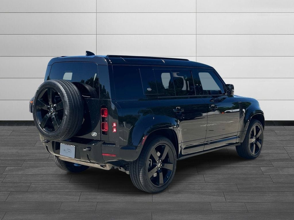 Certified 2023 Land Rover Defender 110 X-Dynamic SE AWD/4WD image 5