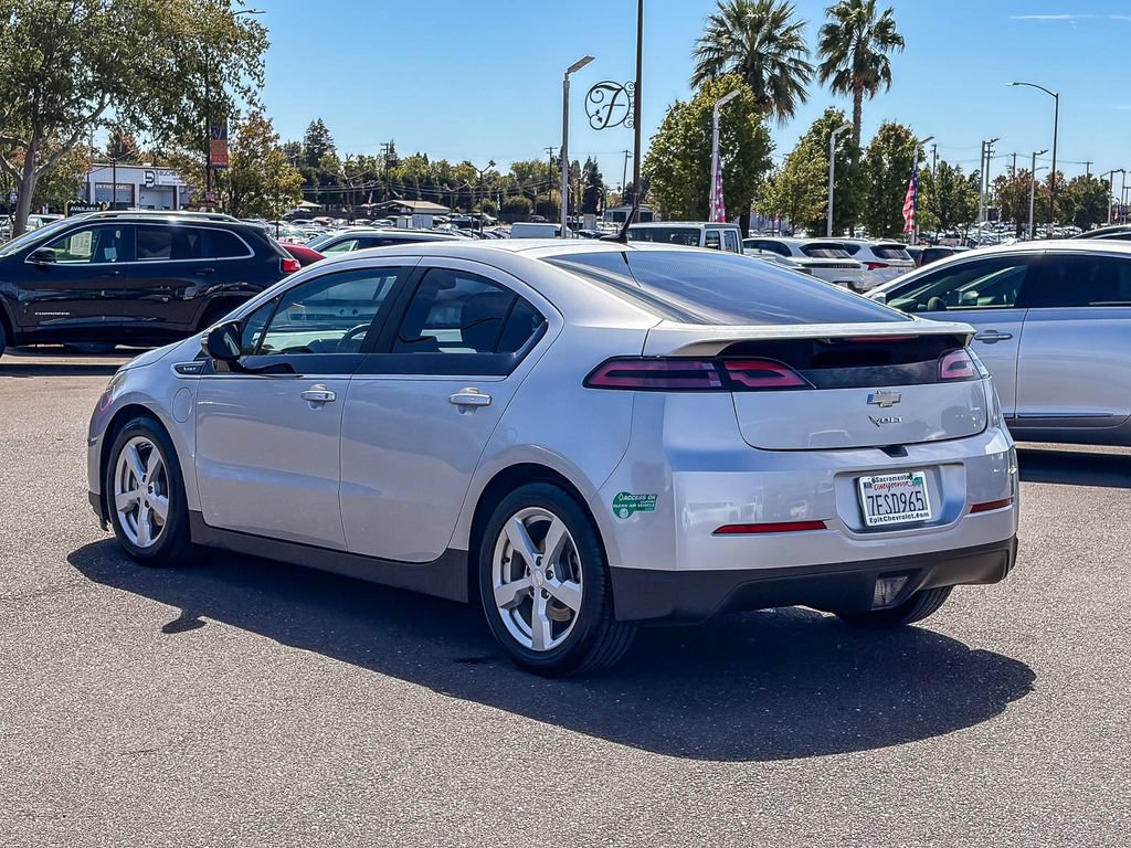 Used 2014 Chevrolet Volt FWD image 2