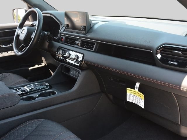 Used 2025 Honda Pilot Sport image 26