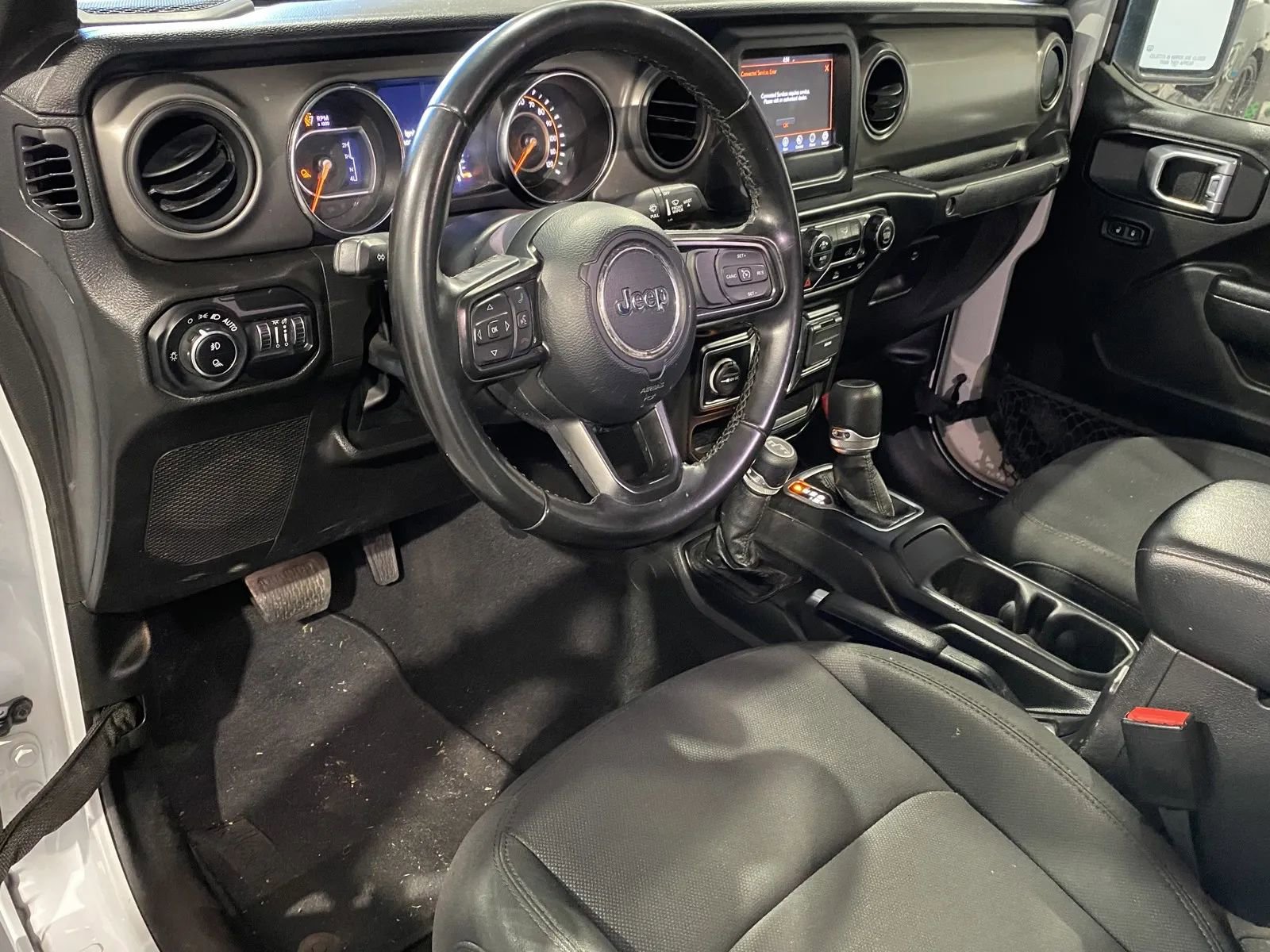Used 2022 Jeep Gladiator Willys AWD/4WD image 10
