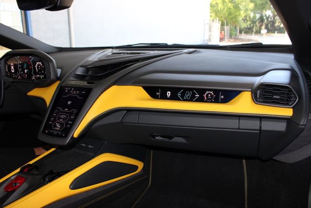Used 2024 Lamborghini Revuelto image 17