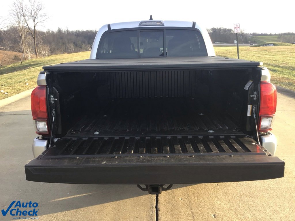 Used 2022 Toyota Tacoma SR image 5