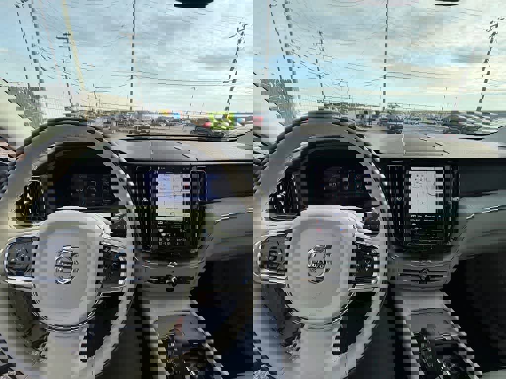 Used 2024 Volvo XC60 B5 Plus w/ Protection Package Premier image 19