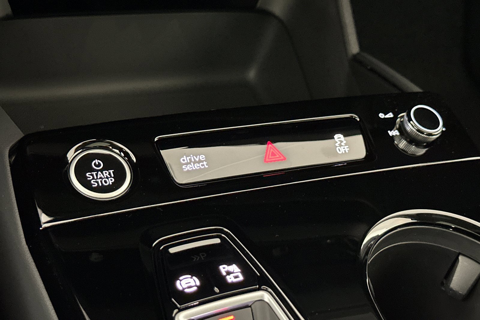 New 2025 Audi Q6 e-tron Premium image 20