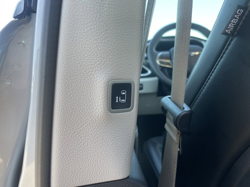 Used 2024 Chrysler Pacifica Touring-L image 56