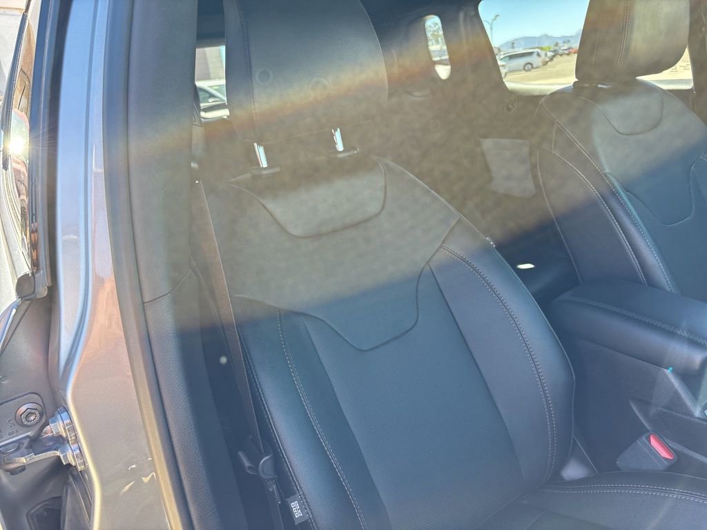 Used 2023 Jeep Compass Latitude w/ Sun and Sound Group image 18