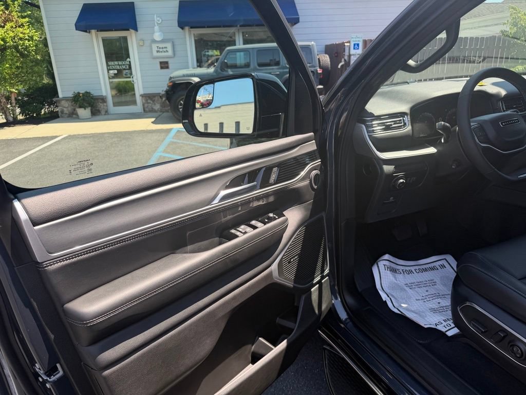New 2025 Jeep Wagoneer L 4WD w/ Convenience Group I image 10