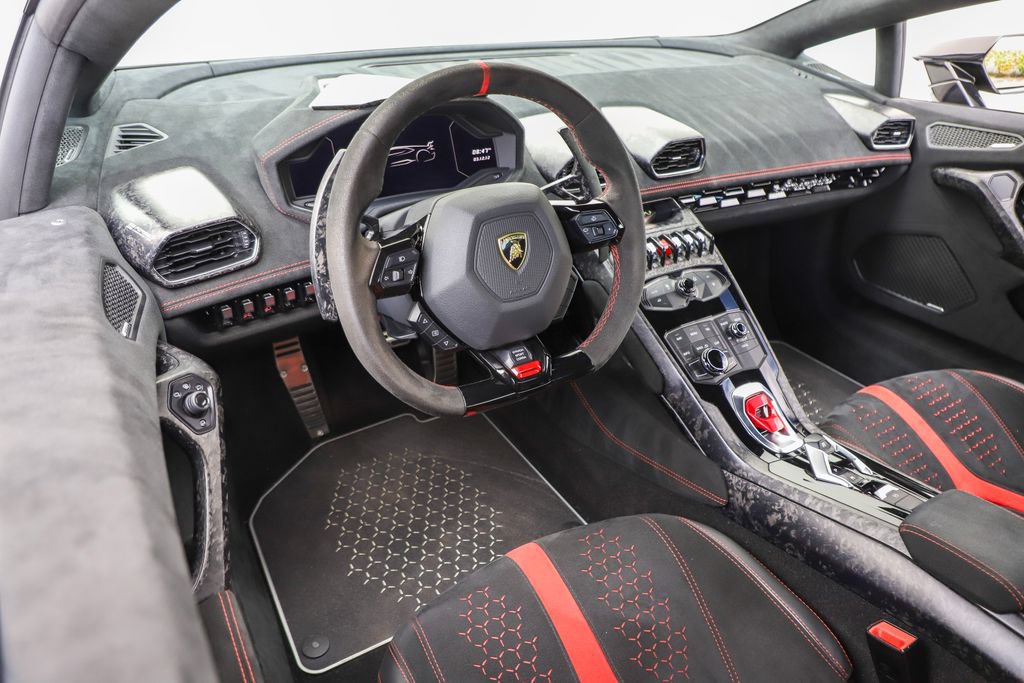 Used 2018 Lamborghini Huracan Performante AWD/4WD image 10