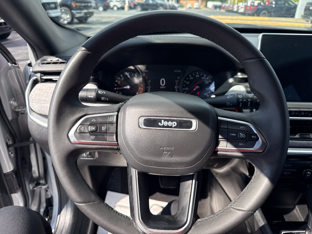 Used 2024 Jeep Compass Latitude AWD/4WD image 37