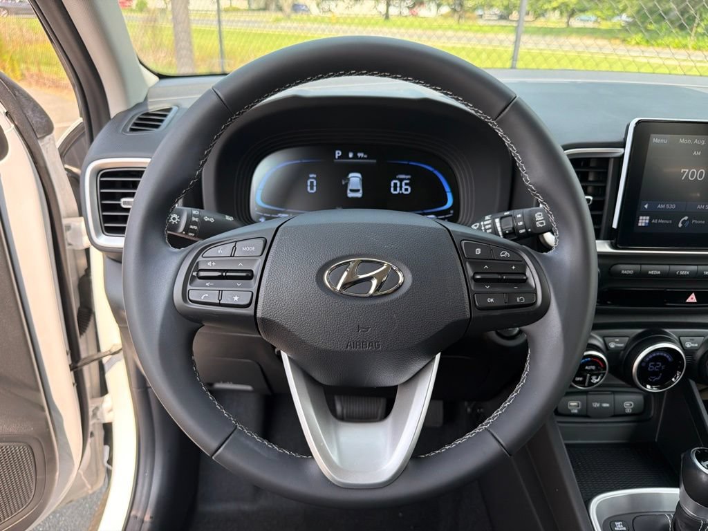 Used 2024 Hyundai Venue SEL FWD image 16