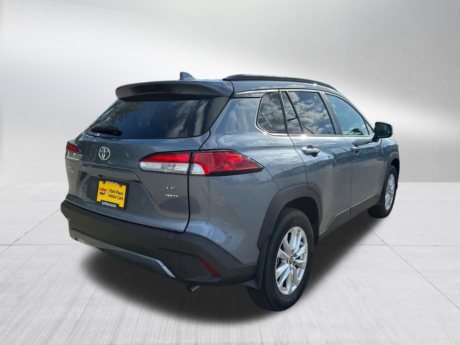 Used 2023 Toyota Corolla Cross LE AWD/4WD image 7