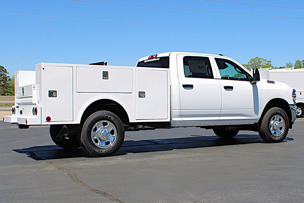 Used 2026 RAM 3500 Tradesman w/ Chrome Appearance Group A AWD/4WD image 4