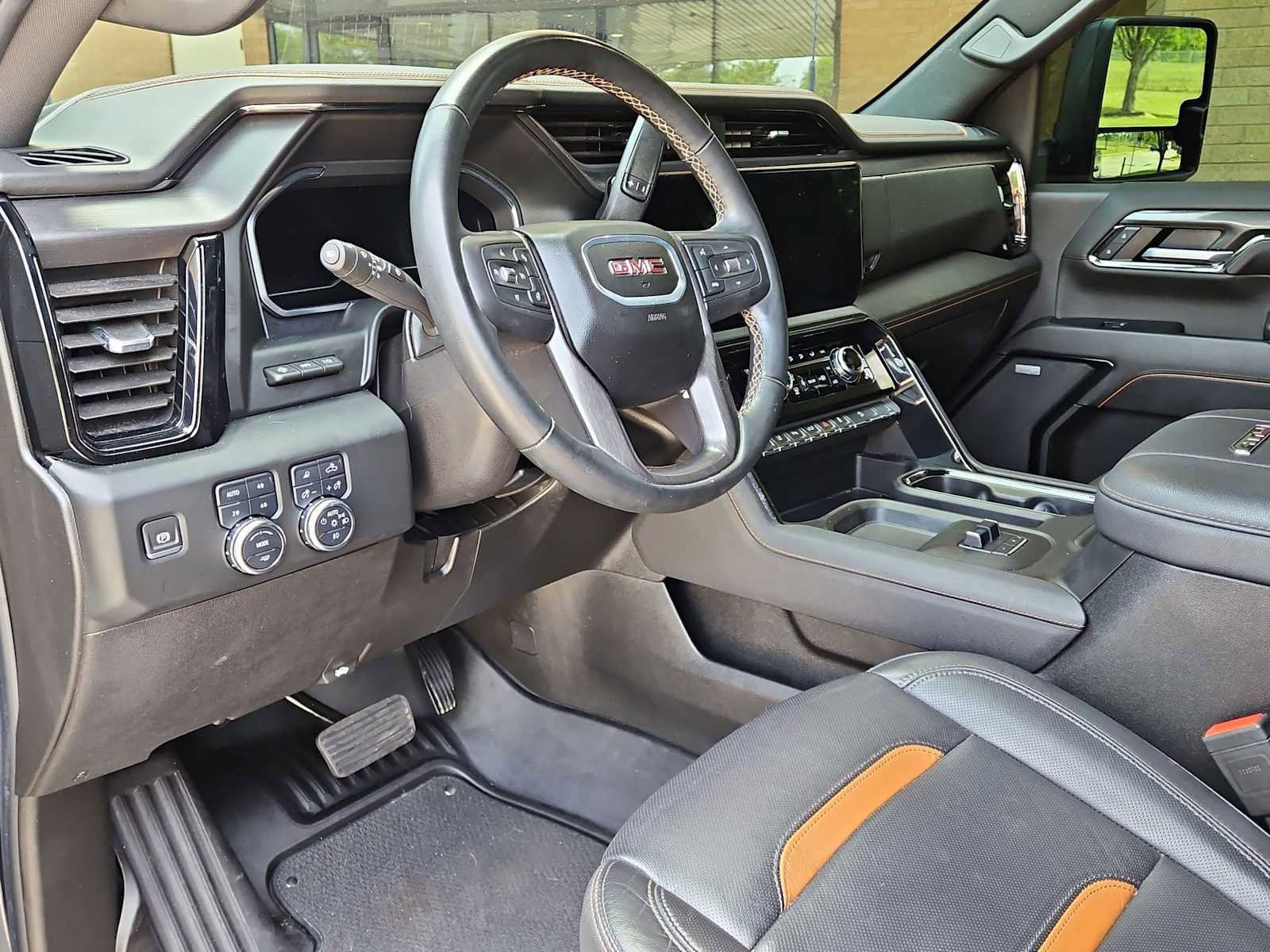 Used 2024 GMC Sierra 2500 AT4 w/ AT4 Premium Plus Package AWD/4WD image 18