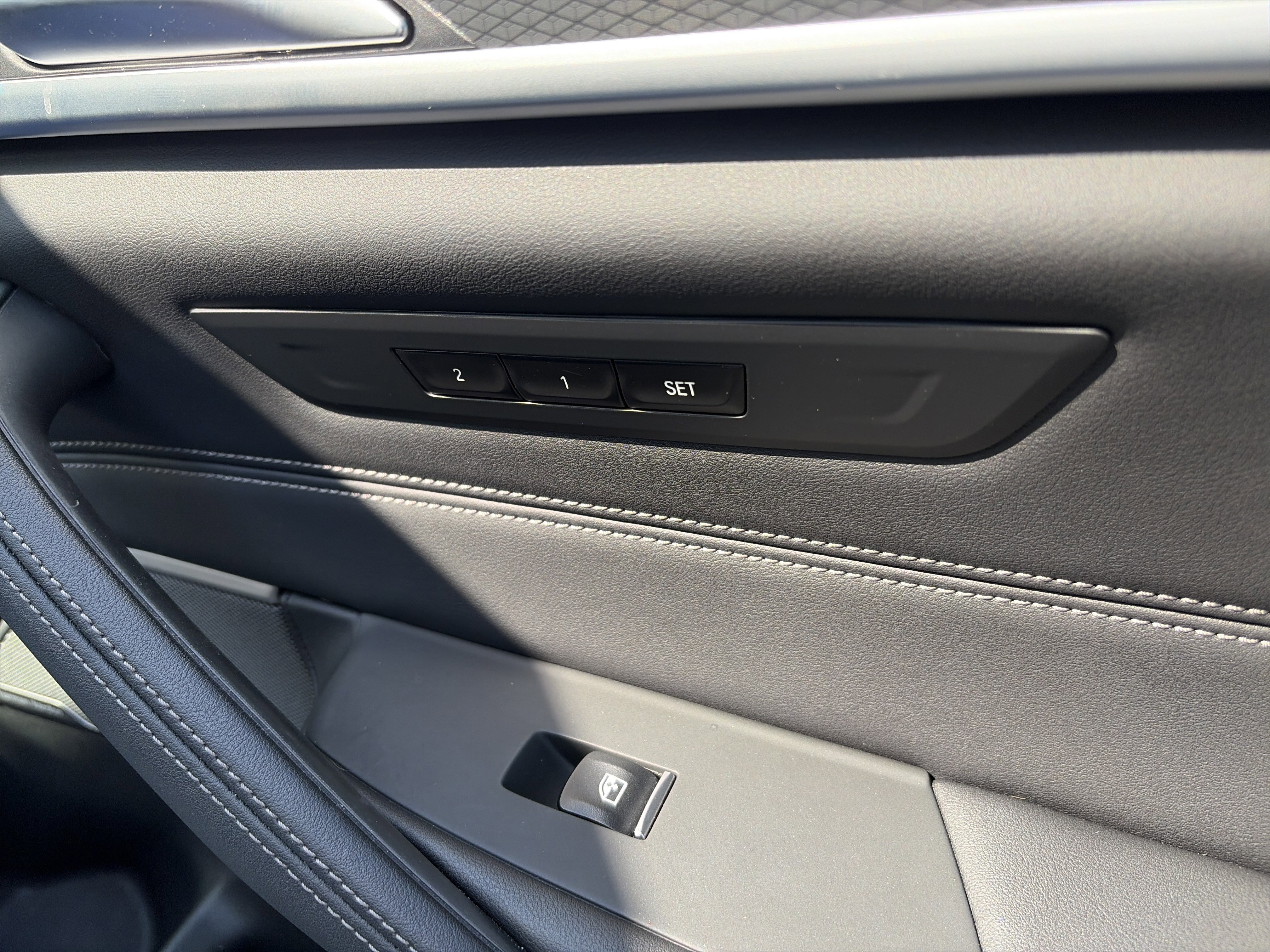 Used 2023 BMW M550i xDrive w/ Executive Package AWD/4WD image 46