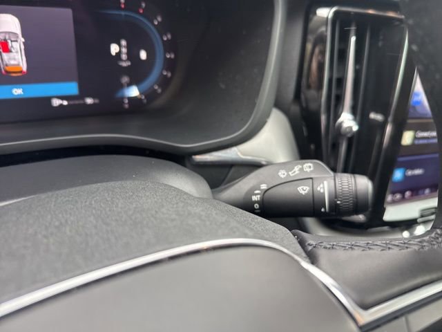 Used 2023 Volvo XC60 B5 Core image 21