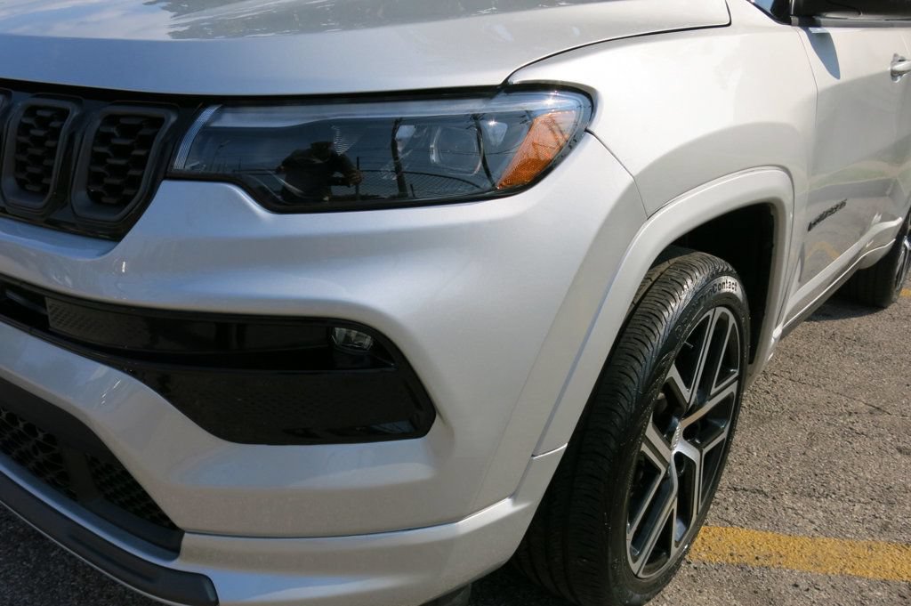 Used 2025 Jeep Compass Limited w/ High Altitude Package AWD/4WD image 37