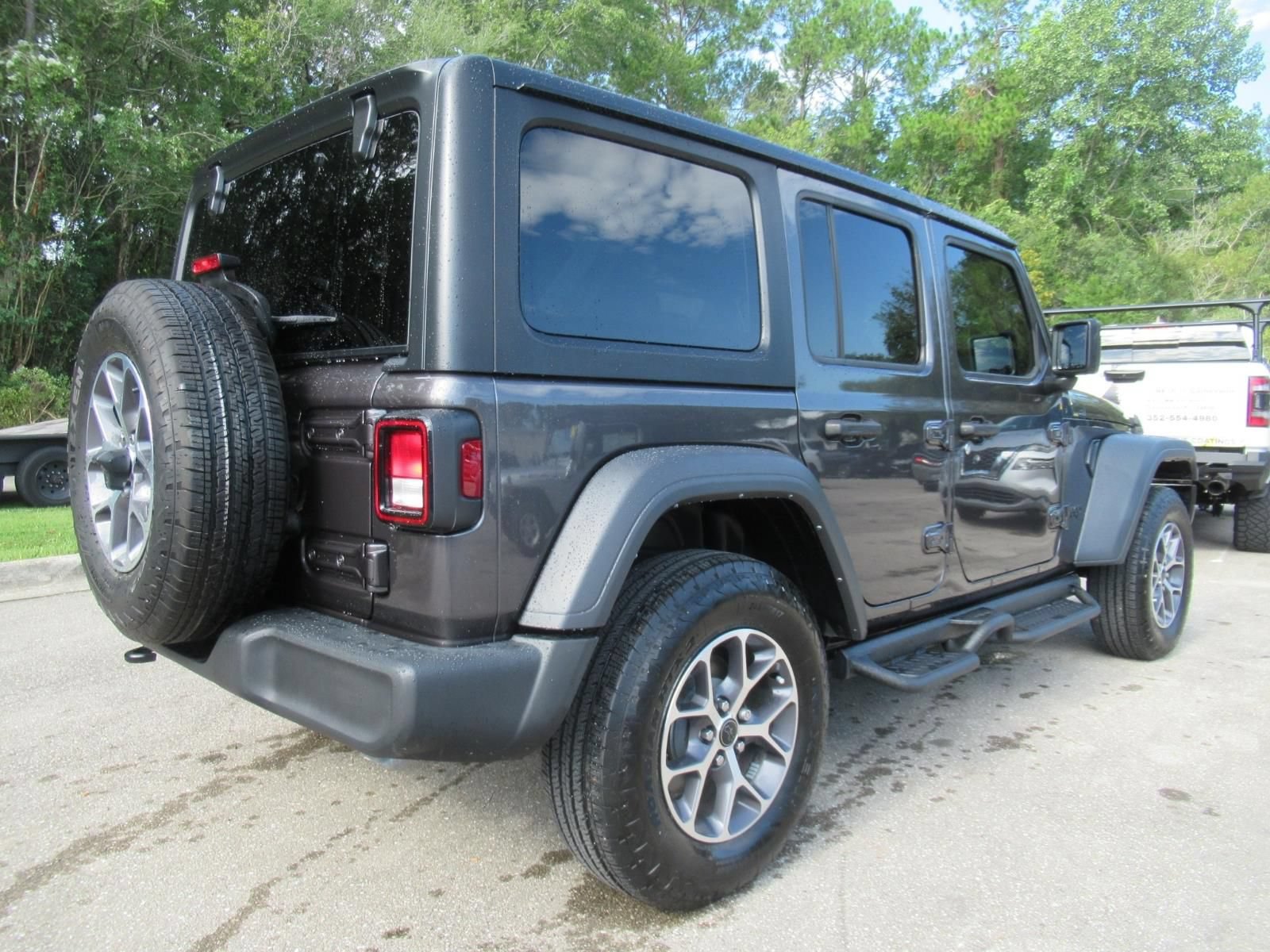 Used 2024 Jeep Wrangler Unlimited Sport AWD/4WD image 7