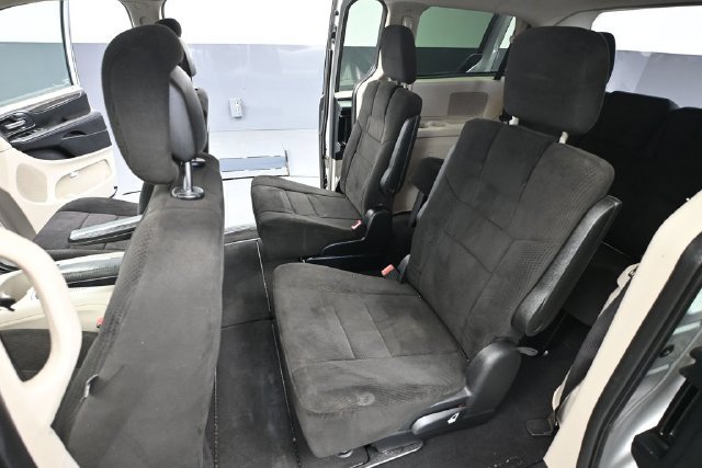 Used 2012 Dodge Grand Caravan SXT FWD image 27