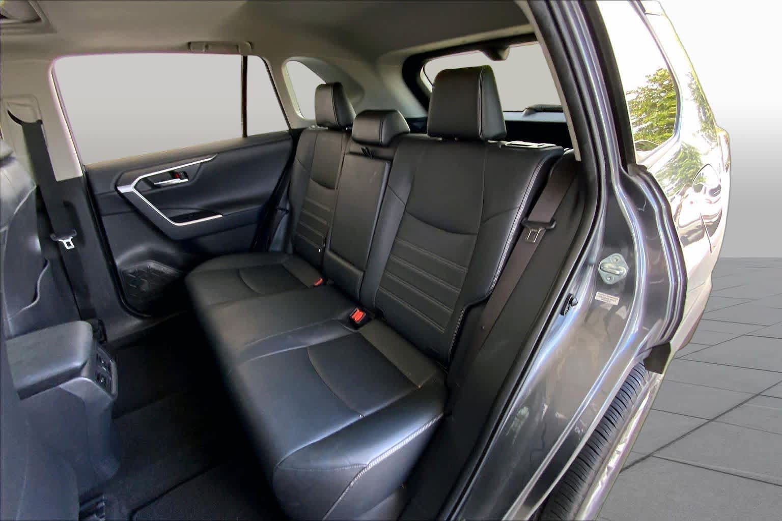 Used 2020 Toyota RAV4 Limited FWD image 20