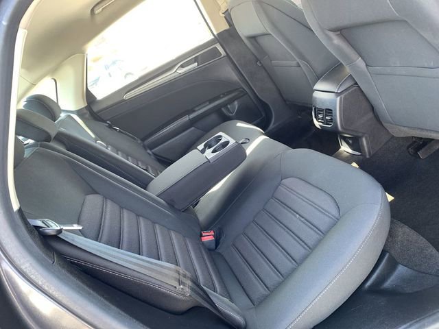 Used 2019 Ford Fusion SE FWD image 12