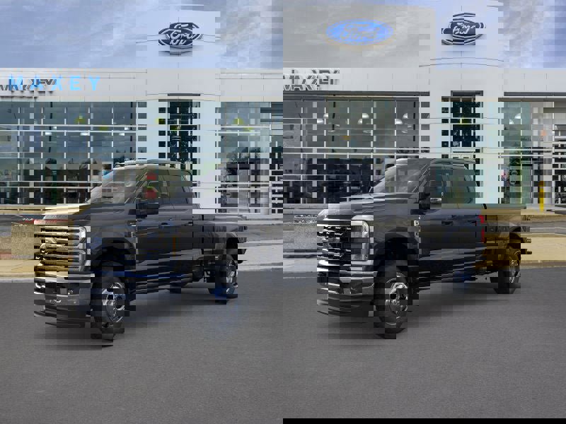 New 2026 Ford F350 4x4 Crew Cab DRW Super Duty image 1