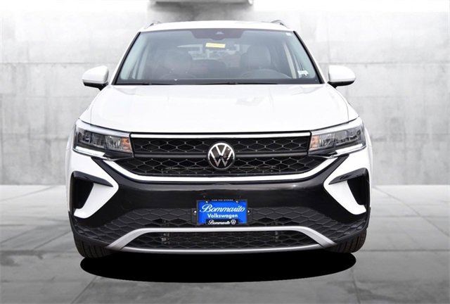 Certified 2023 Volkswagen Taos SE image 4