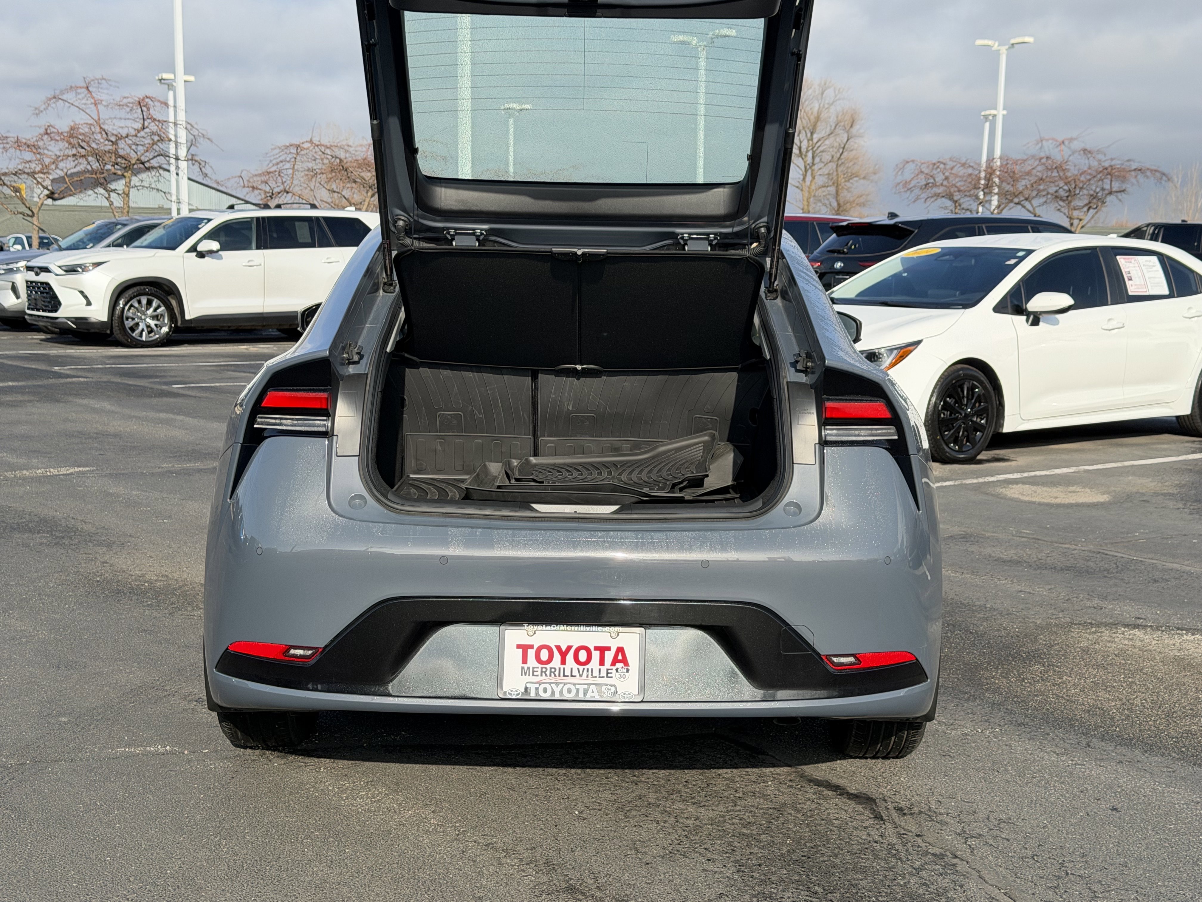 Used 2024 Toyota Prius XLE image 8