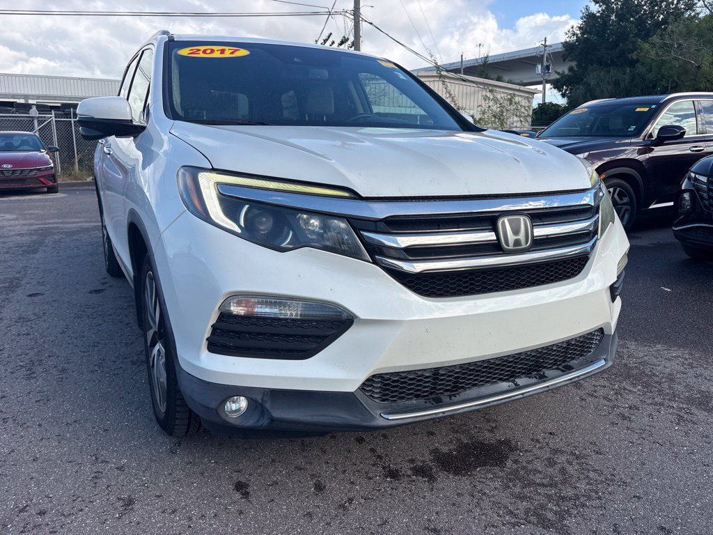 Used 2017 Honda Pilot Touring image 1