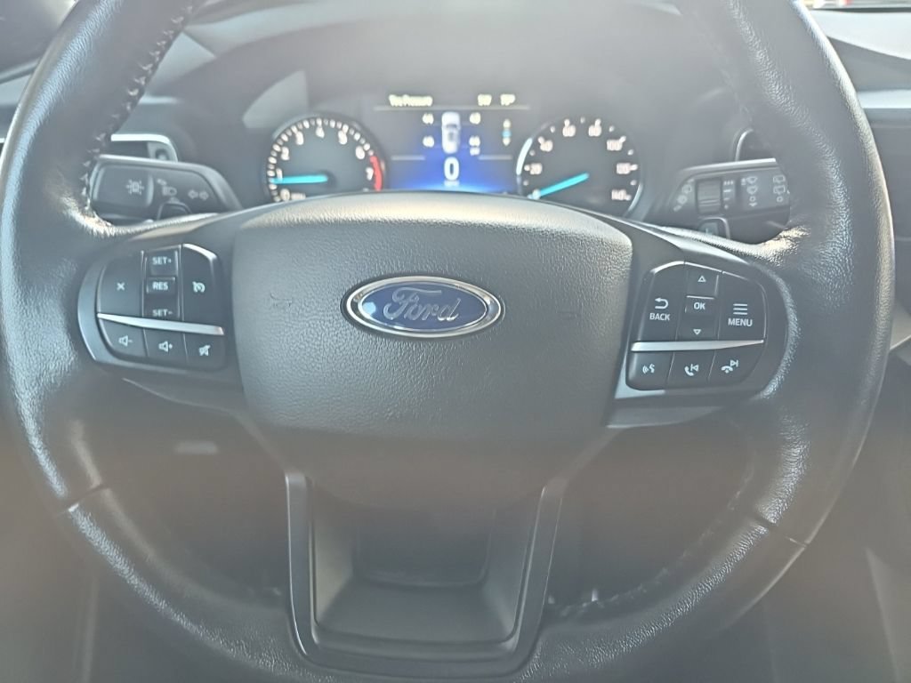 Used 2020 Ford Explorer XLT w/ Equipment Group 202A AWD/4WD image 17