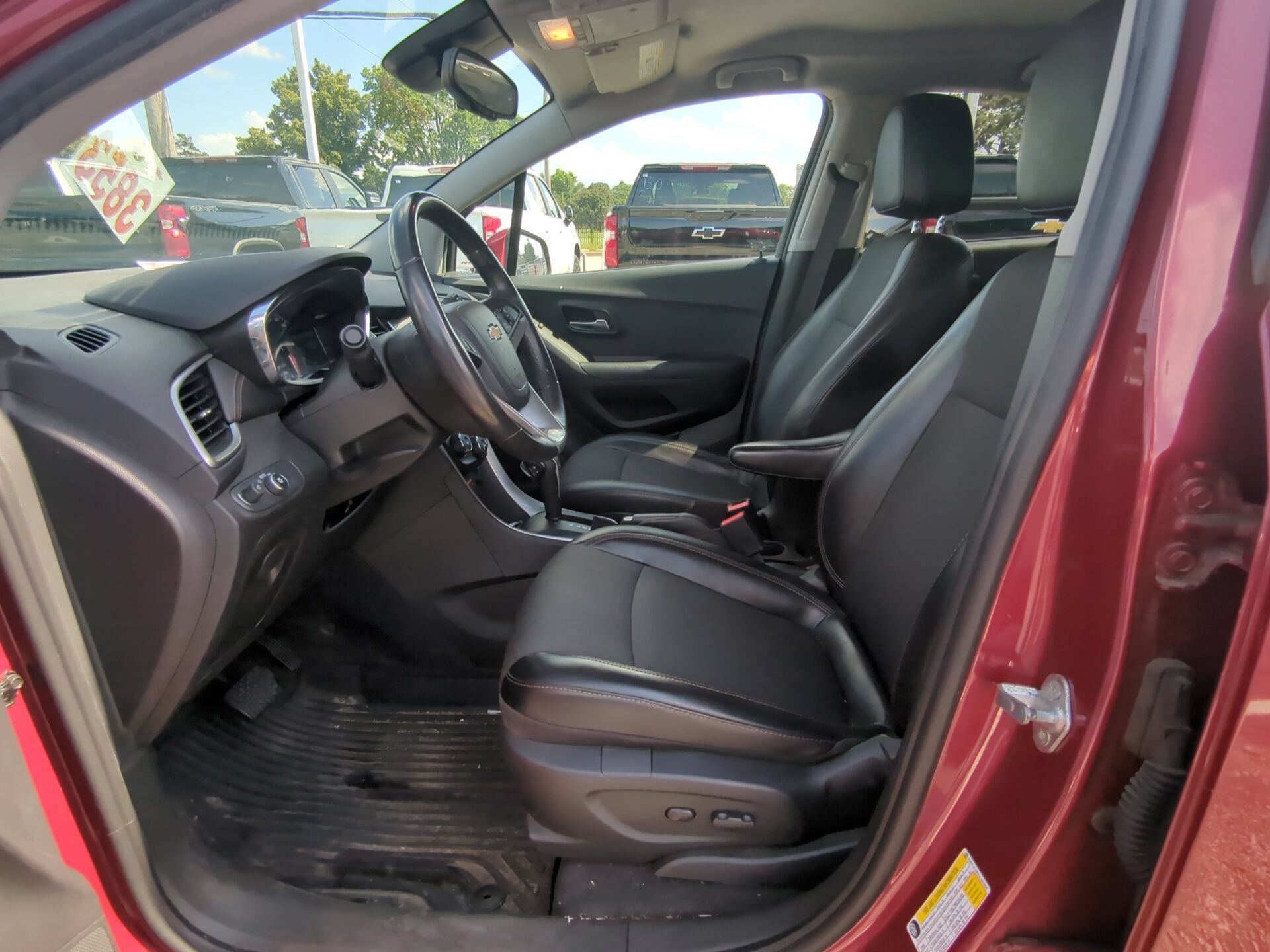 Used 2018 Chevrolet Trax LT w/ LT Convenience Package FWD image 13