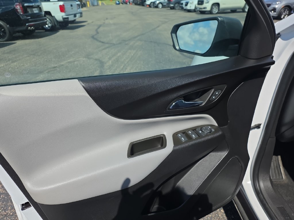 Used 2023 Chevrolet Equinox LS AWD/4WD image 12