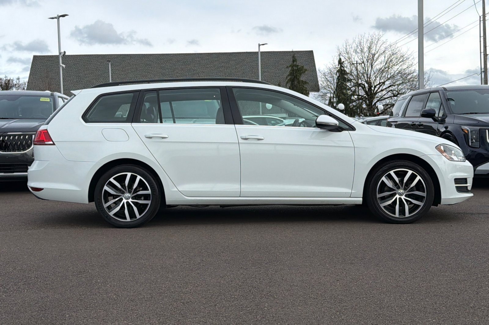Used 2016 Volkswagen Golf Limited Edition image 3