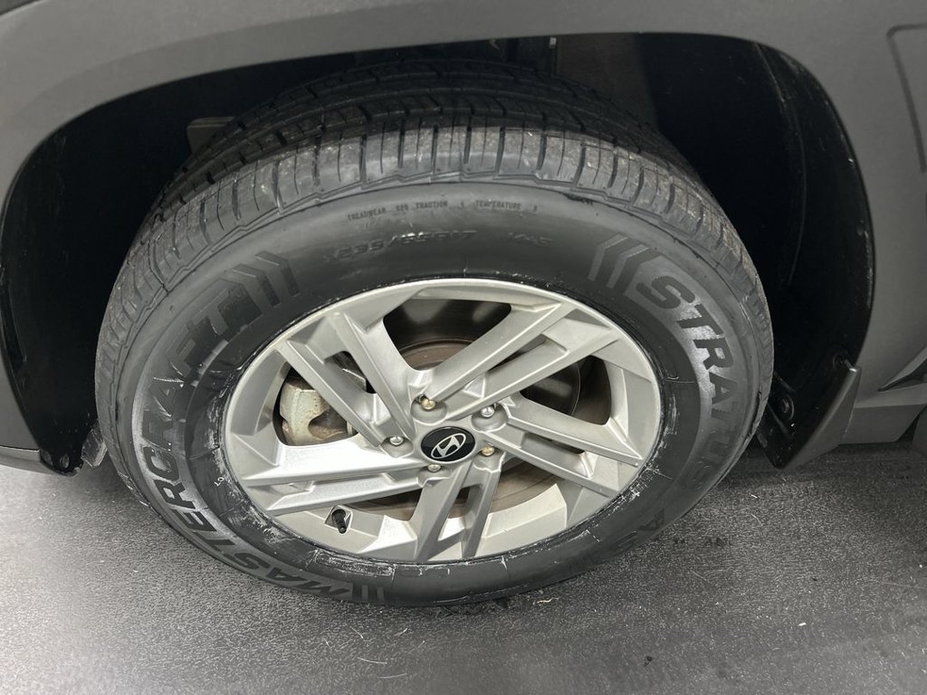 Used 2025 Hyundai Tucson SE AWD/4WD image 8