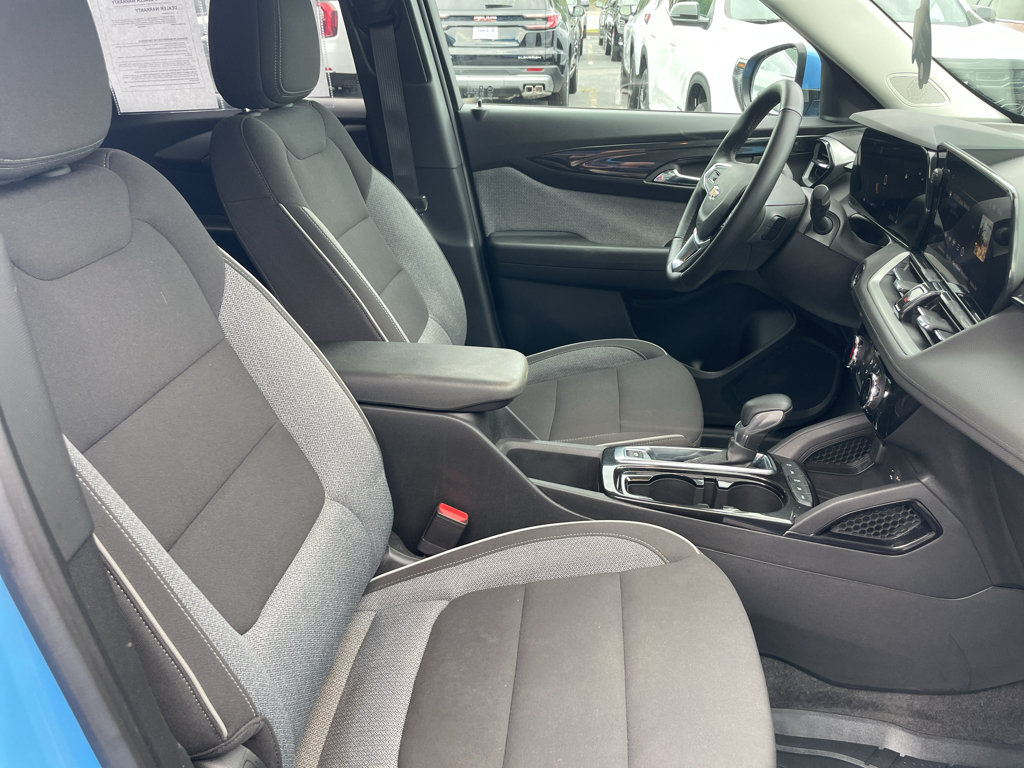 Certified 2024 Chevrolet TrailBlazer LT w/ LT Cold Weather Package AWD/4WD image 15