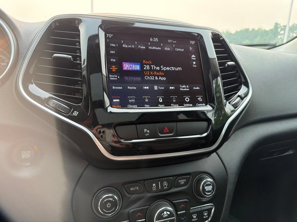 Used 2019 Jeep Cherokee Limited w/ Luxury Group AWD/4WD image 11