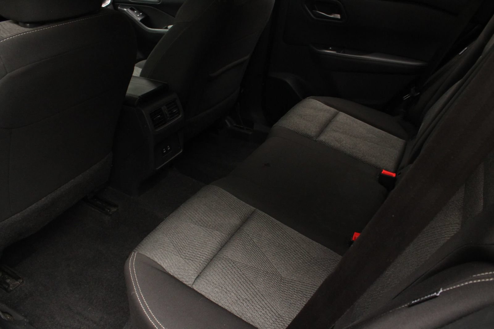 Used 2025 Nissan Rogue SV AWD/4WD image 19