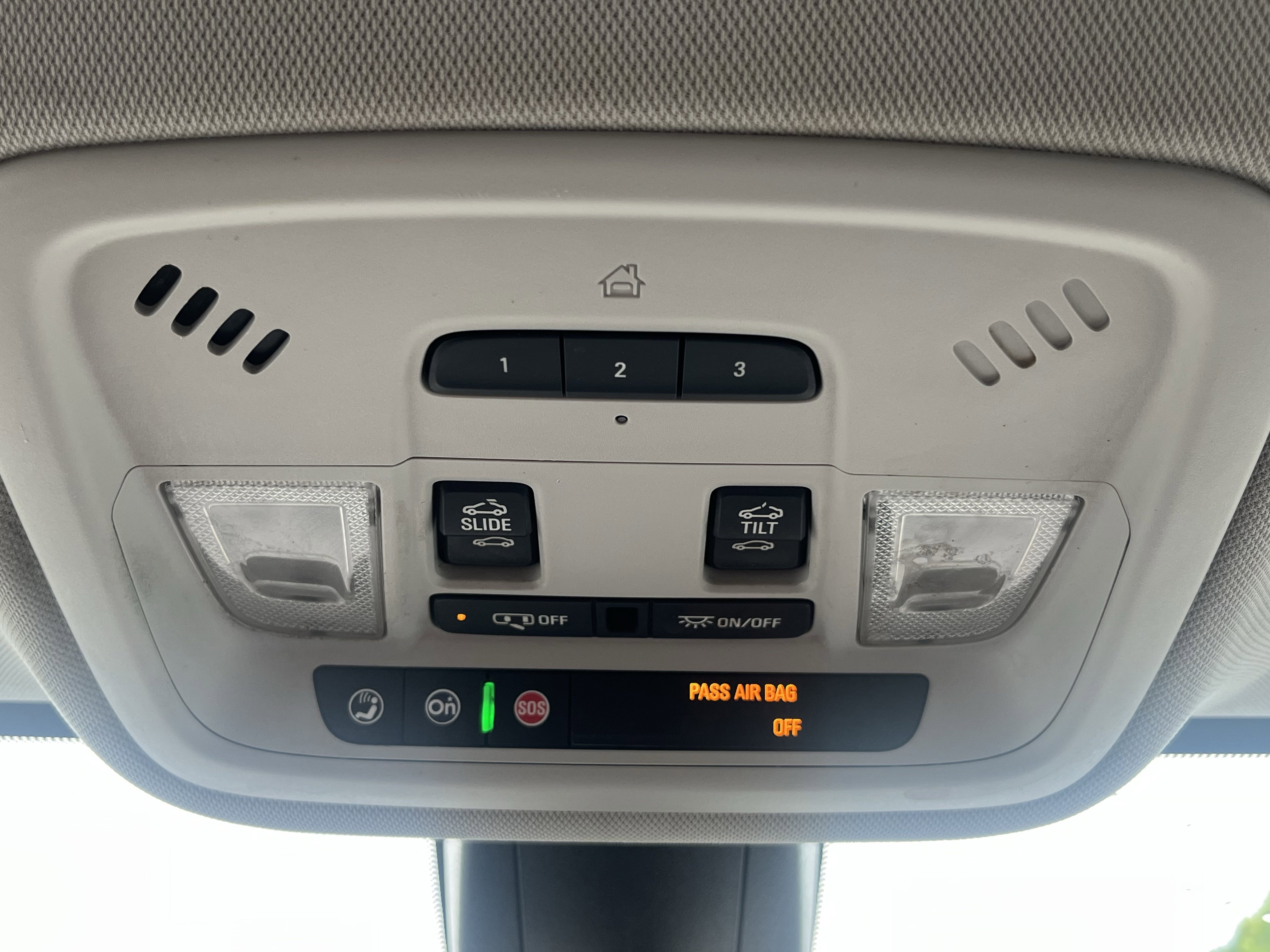 Used 2018 Chevrolet Traverse Premier w/ Driver Confidence II Package FWD image 23