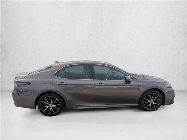 Used 2024 Toyota Camry SE image 4