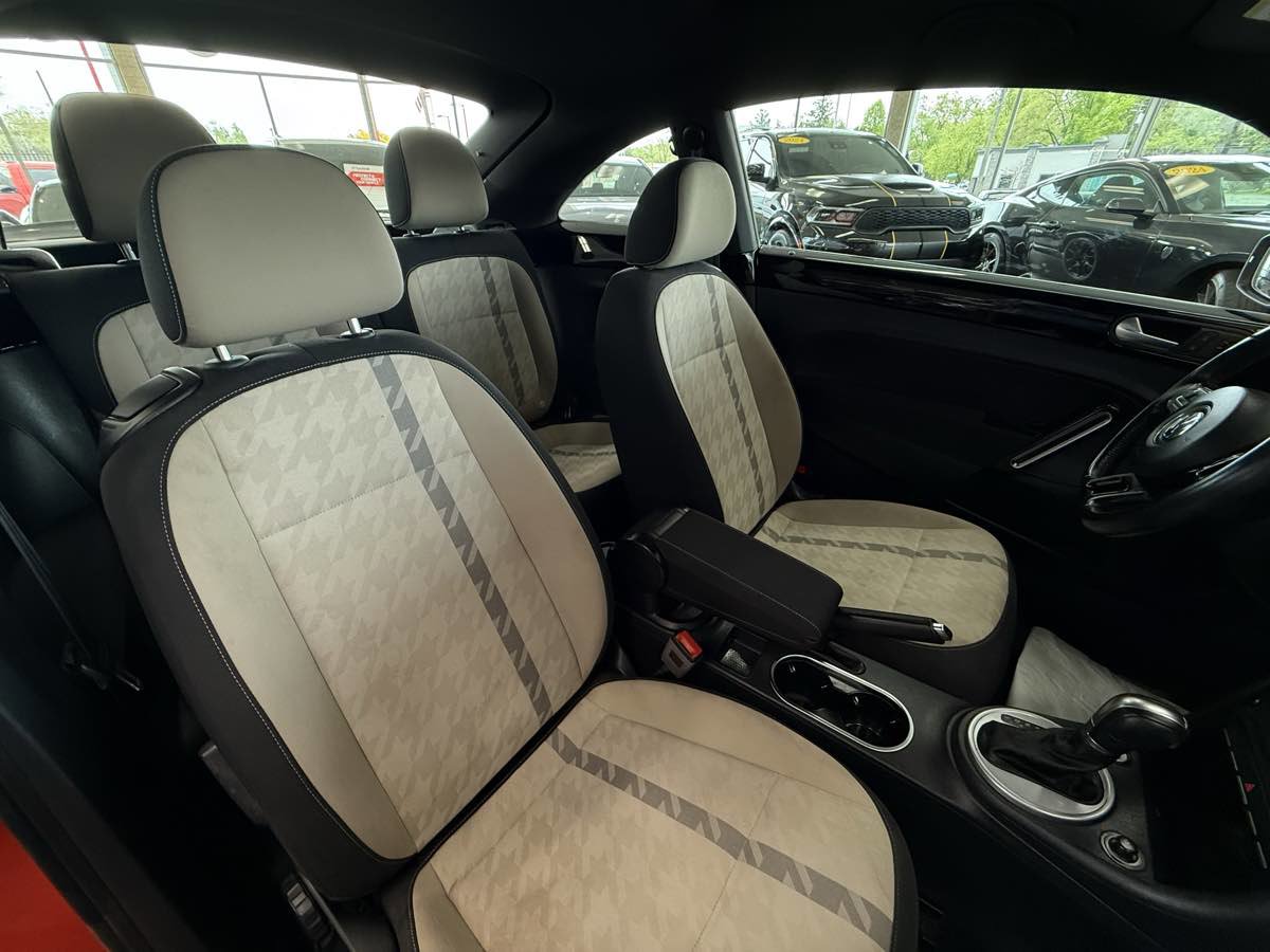 Used 2018 Volkswagen Beetle 2.0T Coast w/ Coast Lighting Package FWD image 30