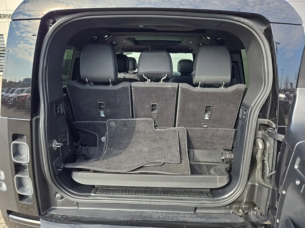 Certified 2025 Land Rover Defender 130 V8 image 18