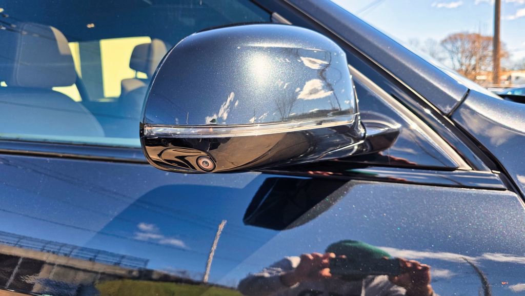 Used 2021 BMW X7 M50i w/ Dynamic Handling Package image 56