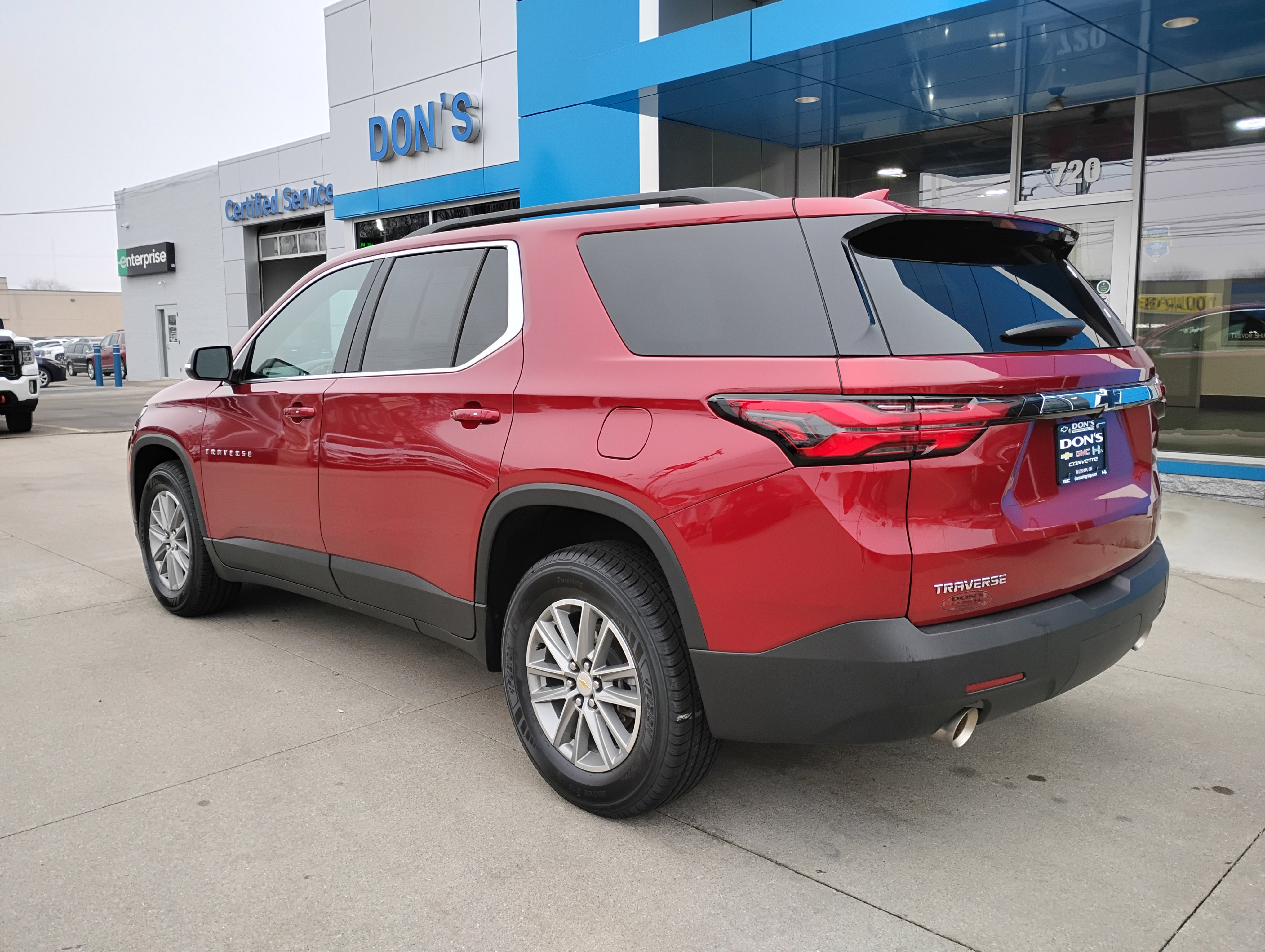 Used 2023 Chevrolet Traverse LT w/ LPO, Floor Liner Package image 2